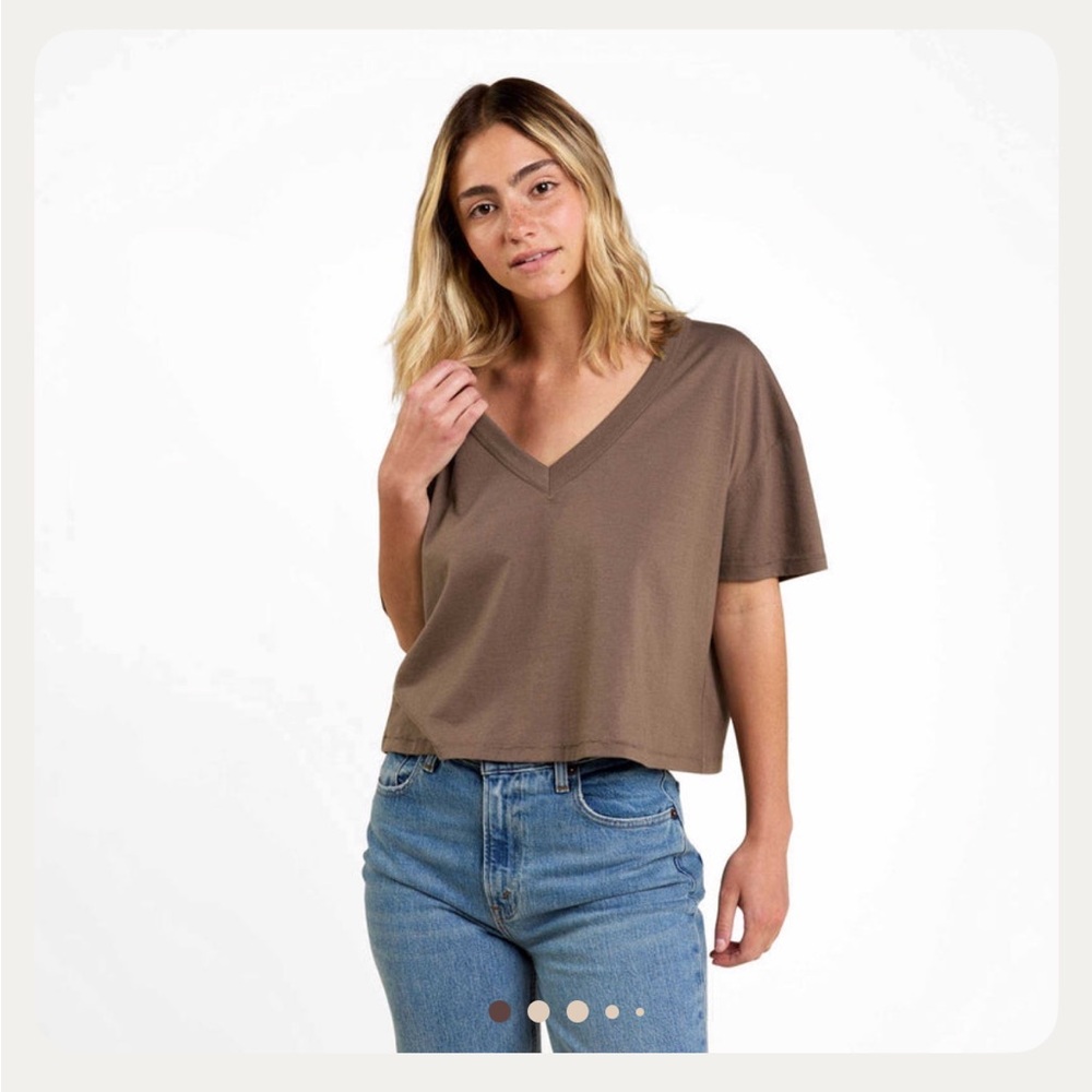 Nuuds Boxy V-Neck Tee - Mocha